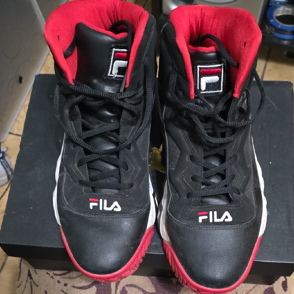 Fila Men's Black and Red Sneakers